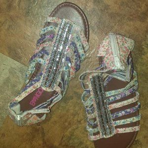 women size 5 Bongo sandals